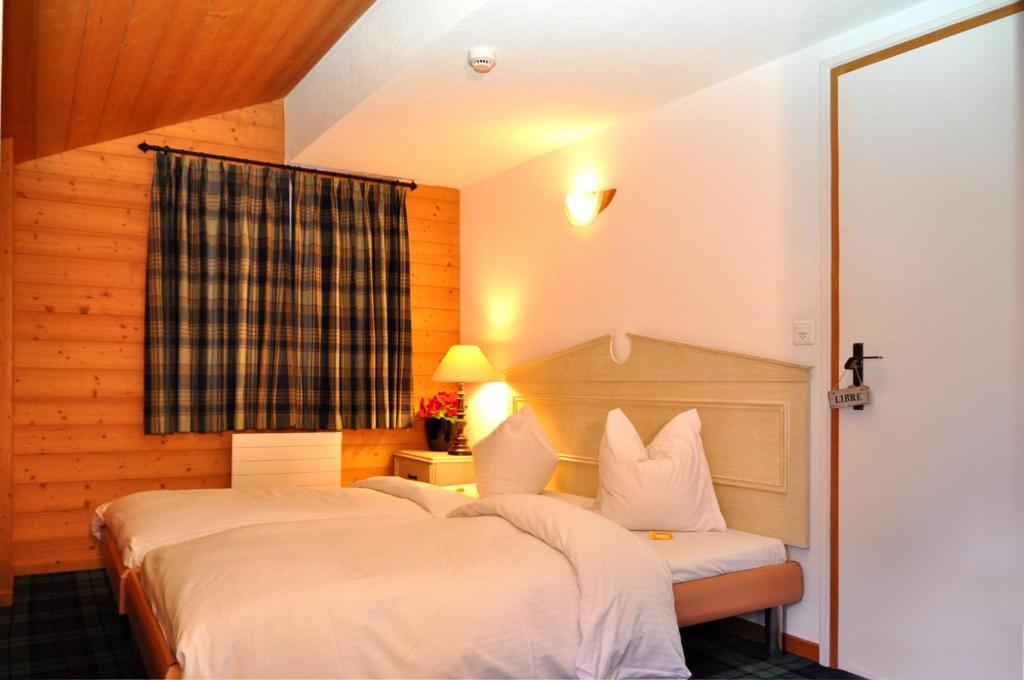 Hotel De La Paix Champéry Rum bild