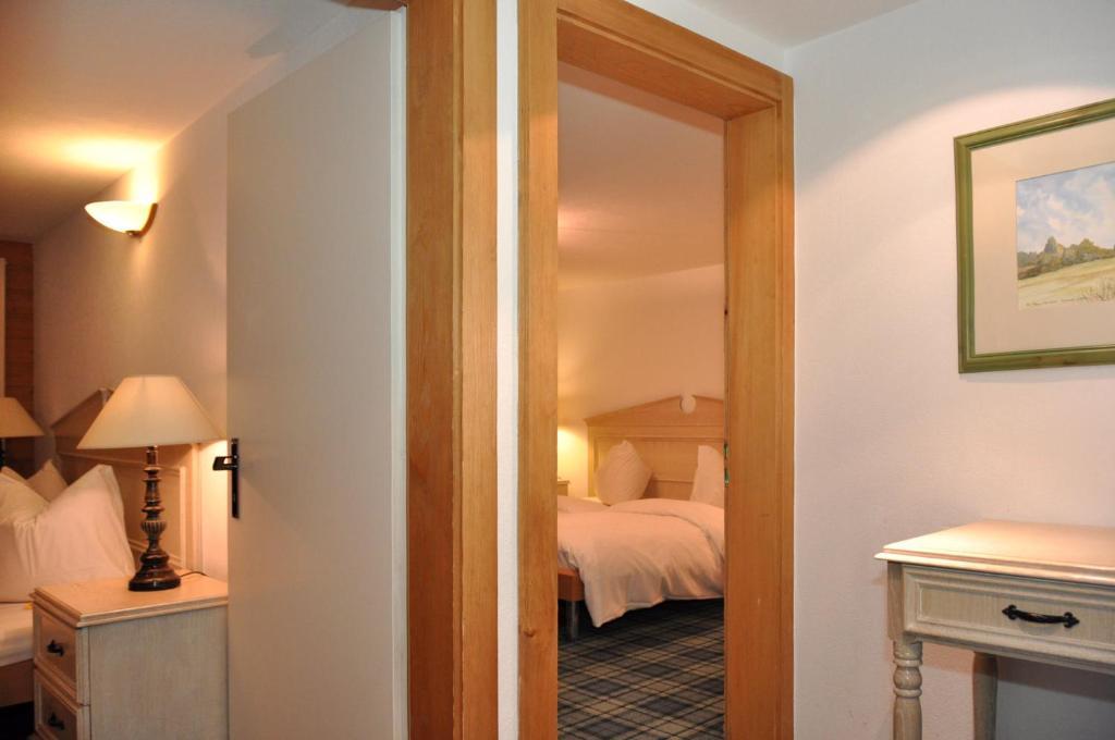 Hotel De La Paix Champéry Rum bild